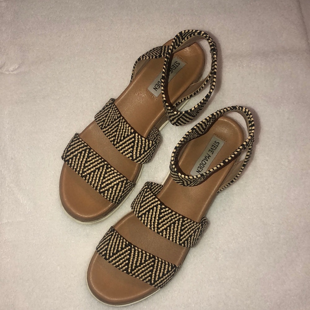 Steve Madden Bandi Black and Tan Platform Sandals
